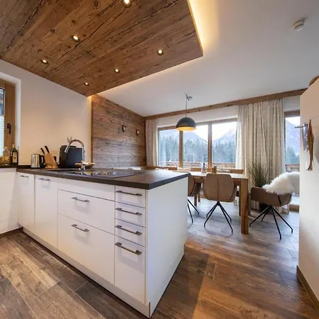 Cozy Mountain With Sauna Chalet Neukirchen am Großvenediger